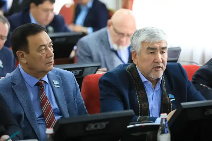 Асхат Шахаров поделился планами развития региона на сессии маслихата (3)