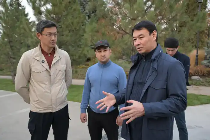 Аким города Алматы ознакомился с ходом строительства социальных и общественных объектов (4)