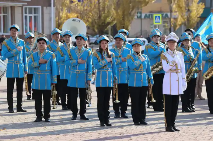 В Рудном состоялась торжественная церемония поднятия Государственного Флага Республики Казахстан в честь Дня Республики (6)