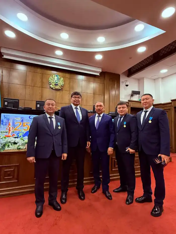 Министр финансов Мади Такиев вручил государственные награды руководителям региональных Департаментов казначейства (6)