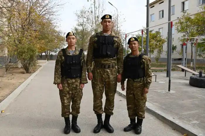 Самый высокий солдат служит в морской пехоте Казахстана (2)