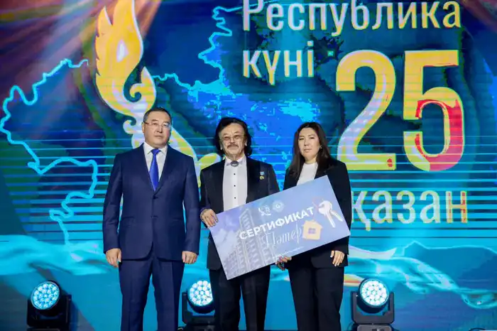 Флаг над Конаевом, награды, молодежь и вдохновение: как отметили День Республики в Алматинской области (8)