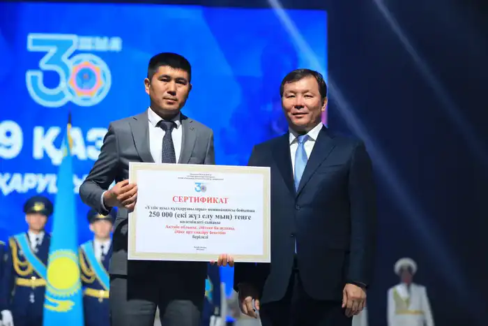 В Актобе прошла торжественная церемония, посвященная 30-летию службы по чрезвычайным ситуациям (8)