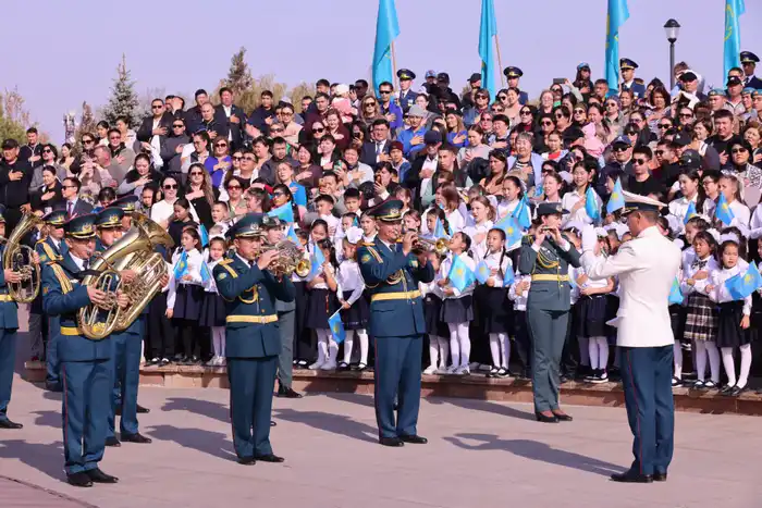 В Жетісу в честь Дня Республики состоялась церемония поднятия Государственного флага (8)