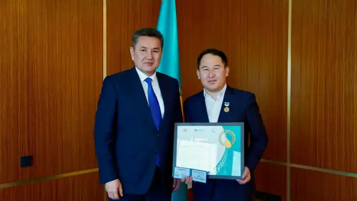 Аким ВКО встретился с призёром республиканского айтыса Сериком Куанганом (3)