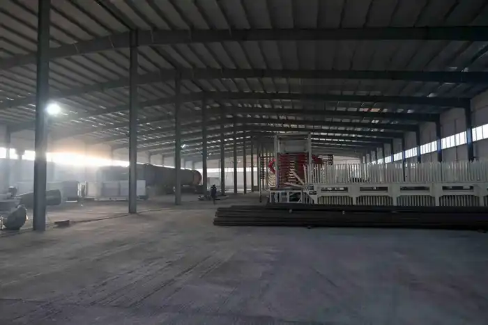 Аким области посетил новый завод, строящийся в Семее (2)