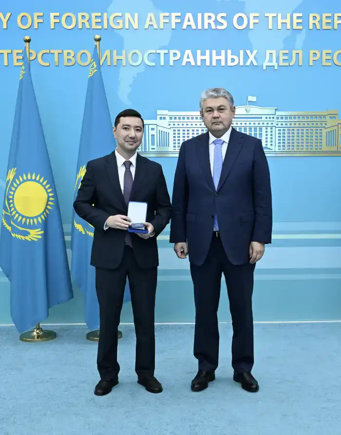 В преддверии Дня Республики в МИД Казахстана состоялось торжественное собрание (7)