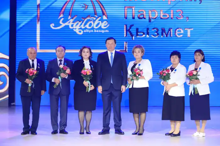 В Актобе более двух тысяч специалистов системы социальной защиты были удостоены признания и уважения (8)
