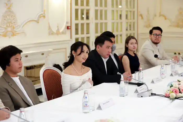 Аида Балаева наградила 18 талантливых победителей и лауреатов (2)