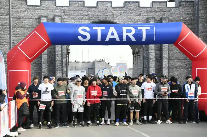 В массовом забеге, посвященном Дню Республики, приняли участие 1500 жителей столицы (8)