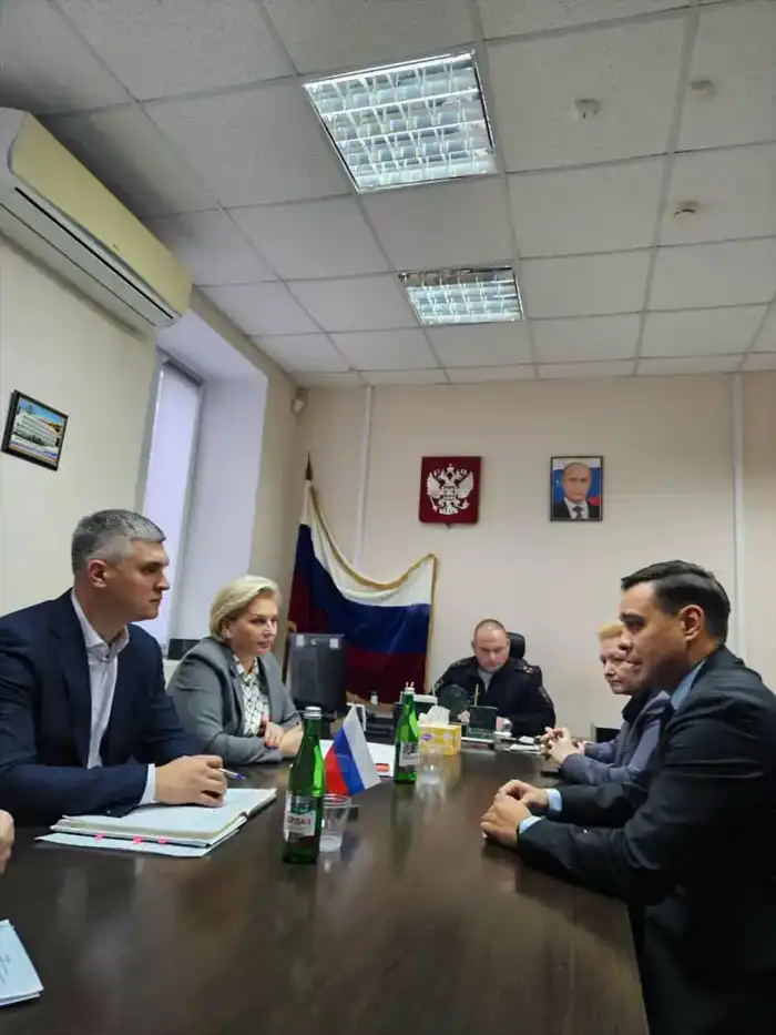 Омбудсмен посетил граждан Казахстана в Центре временного содержания иностранных граждан МВД РФ (2)