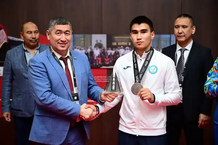 Председатель Комитета по делам спорта отметил достижения юных призеров Азиатских игр - победителей по ММА (4)