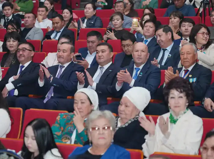 ТҮРКІСТАНДА РЕСПУБЛИКА КҮНІНЕ АРНАЛҒАН «ҚЫРАН ЕЛІМ –ҚАЗАҚСТАНЫМ» САЛТАНАТТЫ ІС-ШАРАСЫ ӨТТІ (3)