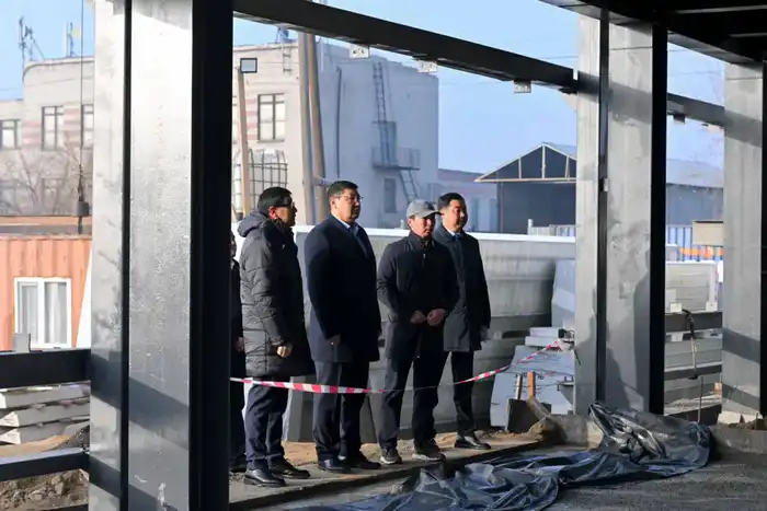 Аким области ознакомился со строительством физкультурно-оздоровительного комплекса в Семее (4)