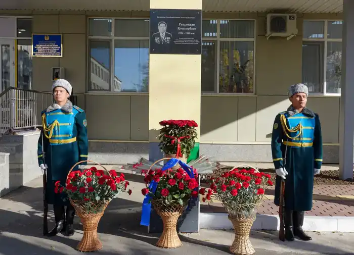 В столичной школе почтили память героя войны Рахимжана Кошкарбаева (6)