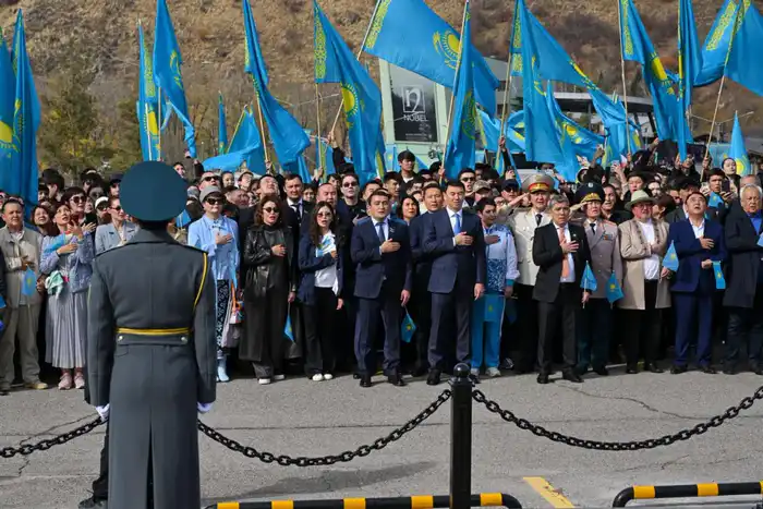 В Алматы в честь Дня Республики состоялась церемония поднятия Государственного флага (6)