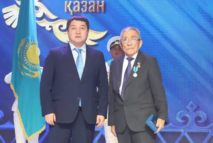 В Мангистау ко Дню Республики прошло торжественное мероприятие (7)