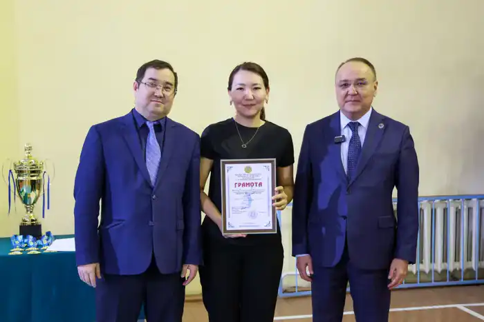 В преддверии празднования Дня Республики в Академии правосудия при Высшем Судебном Совете состоялся товарищеский турнир по волейболу (9)