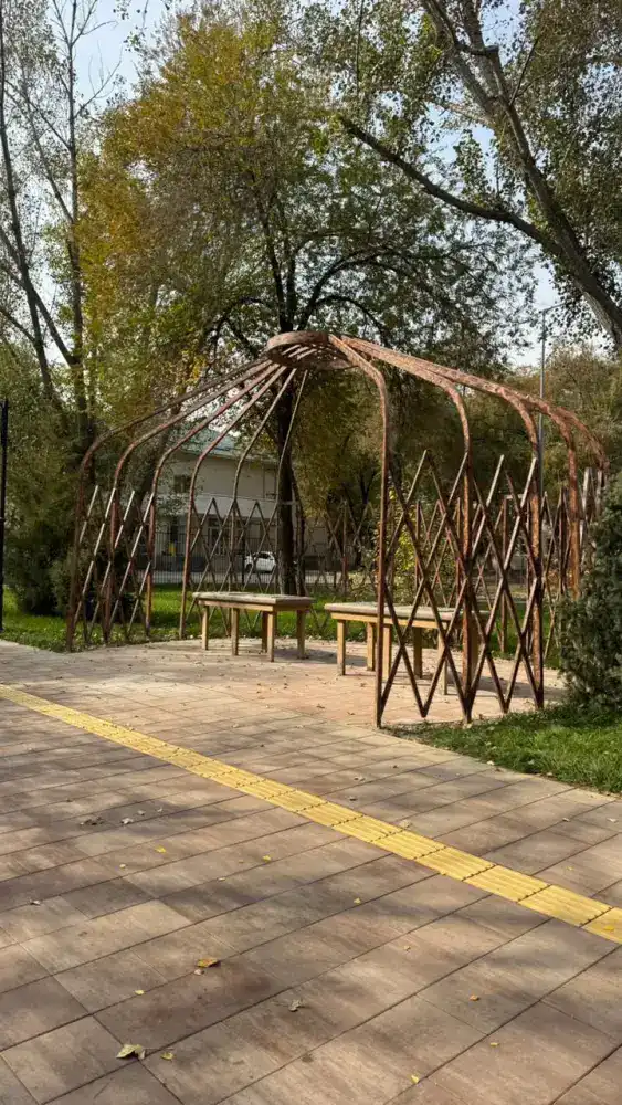 В Алматы ко Дню Республики завершено благоустройство двух пешеходных зон Жетысуского района (4)