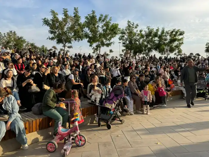 НЕБО, РАДОСТЬ И ЕДИНСТВО: ШЫМКЕНТ ОТМЕТИЛ ПРАЗДНИК В ЯРКИХ КРАСКАХ (3)