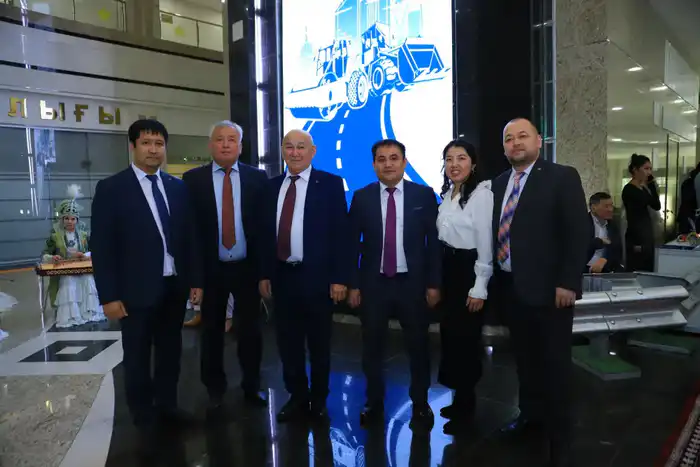 Чествование лучших и признание заслуг дорожников Казахстана: В Министерстве транспорта впервые отметили День работников автодорожной отрасли (10)