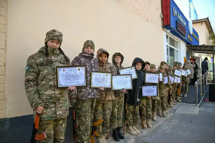 Столичные школьники вступили в ряды движения «Жас сарбаз» (6)