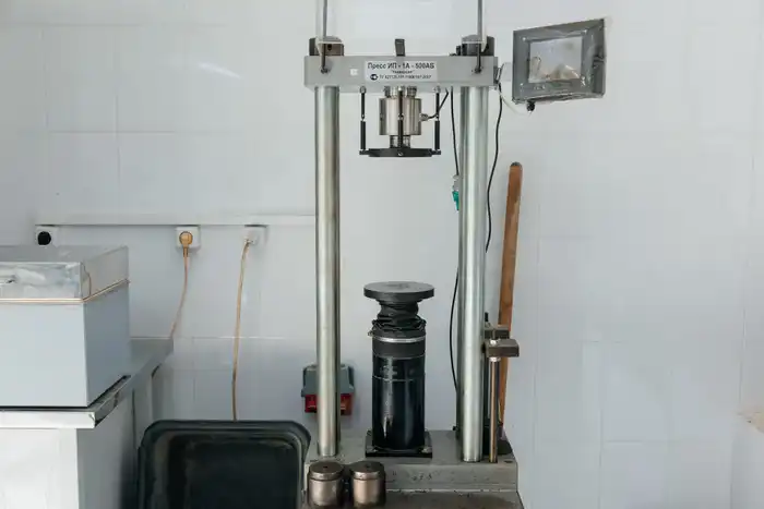 В Атырау лаборатория по контролю качества дорог планирует внедрить метод проектирования асфальтобетонного покрытия (10)