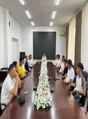 Шетелде діни білім алған жастар кімдердің қолына түсіп жүр? (2)