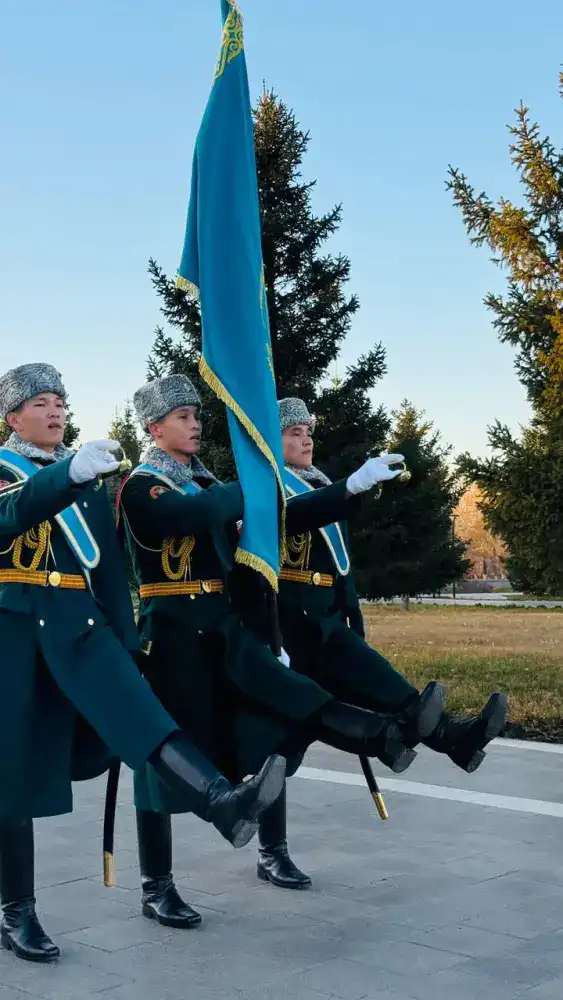 Рота почётного караула Национальной гвардии МВД РК отметила День Республики в особом формате (5)