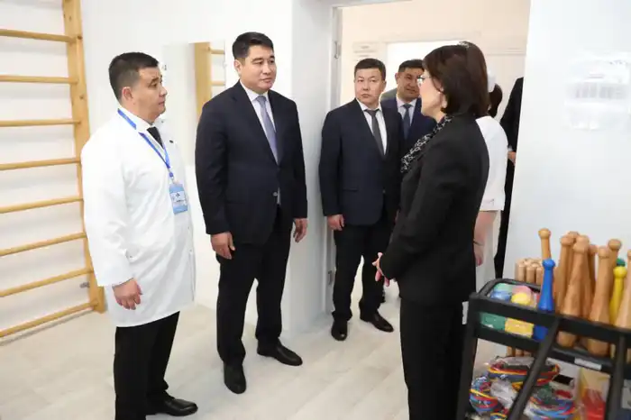А.АЛЬНАЗАРОВА ПОСЕТИЛА ВРАЧЕБНУЮ АМБУЛАТОРИЮ СЕЛА МАРЖАНБУЛАК (3)