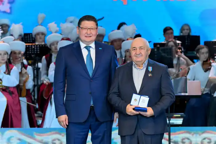 В регионе чествовали жителей, внесших вклад в развитие области (9)