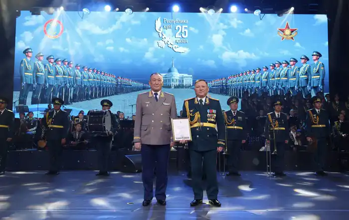 Министр обороны вручил государственные и ведомственные награды военнослужащим Вооруженных сил (7)