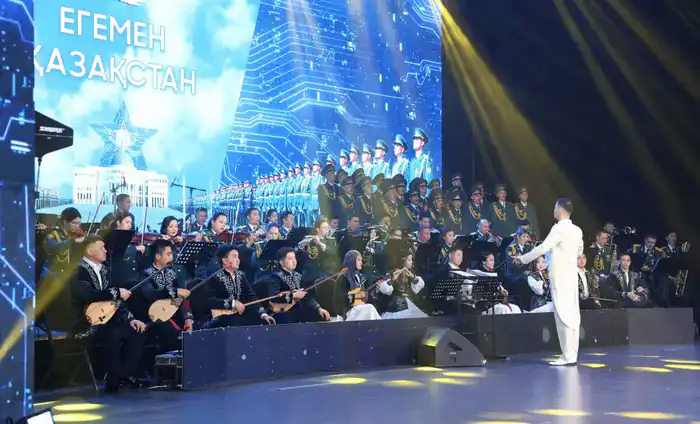 Искусственный интеллект на сцене: Минобороны провело уникальный концерт к Дню Республики (3)