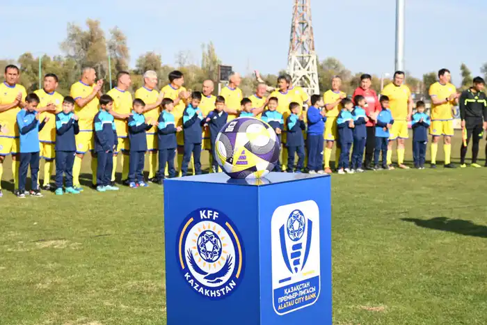 В области Жетісу игроки национальной сборной Казахстана по футболу провели товарищеский матч (6)