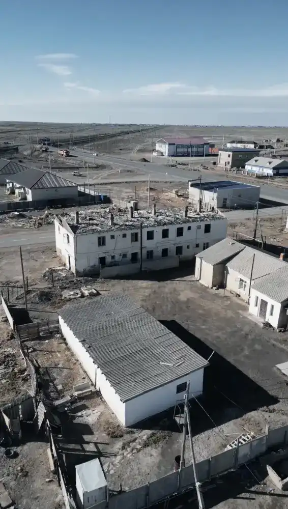 В Исатайском районе сносят аварийные дома (2)