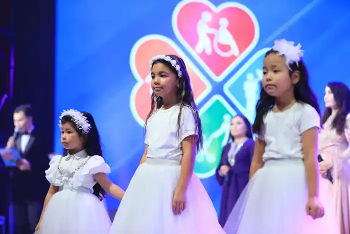 В Актобе более двух тысяч специалистов системы социальной защиты были удостоены признания и уважения (9)