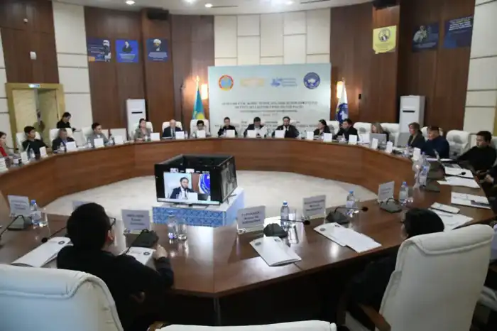 Роль медиации в сохранении межэтнического согласия обсудили за круглым столом в Астане (7)