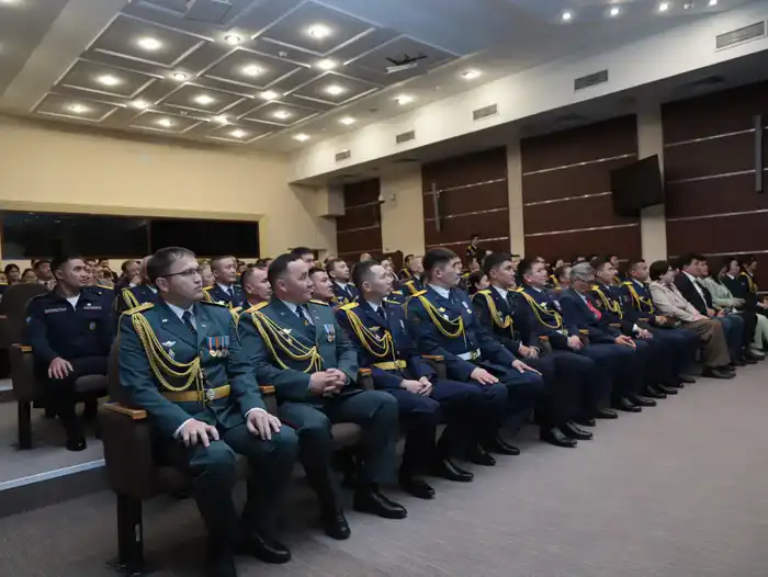 20 спасателей МЧС награждены государственными наградами в честь Дня Республики (2)