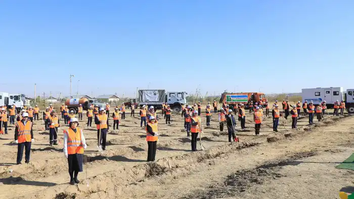 ТУРКЕСТАН: В АРЫСЕ ЖЕЛЕЗНОДОРОЖНИКИ ПОСАДИЛИ 120 ДЕРЕВЬЕВ В РАМКАХ АКЦИИ «ТАЗА ҚАЗАҚСТАН» (2)