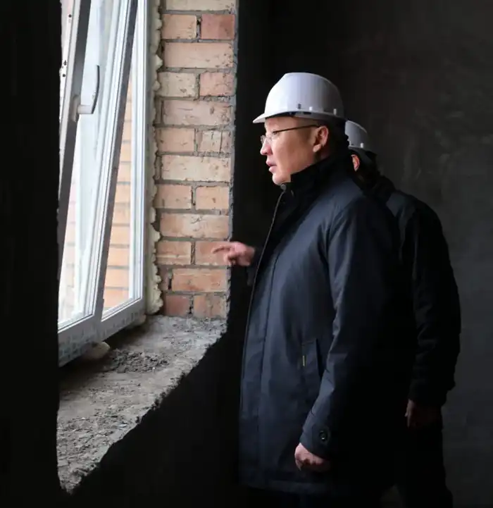 Аким Павлодарской области Асаин Байханов посетил село Атыгай близ Экибастуза, где проверил ход строительства новой школы (10)