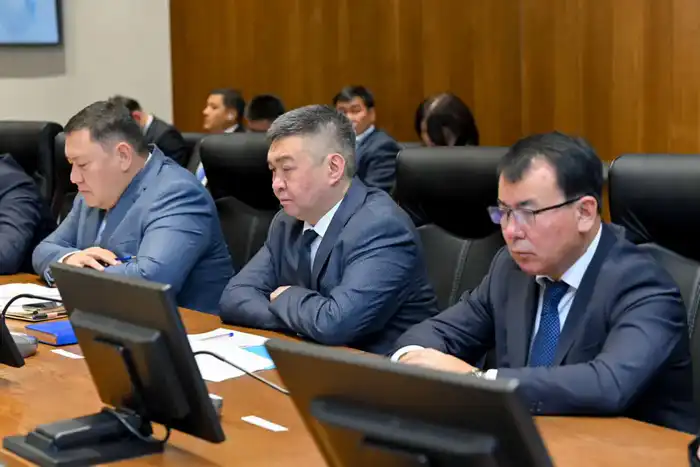 В области Абай обсудили кадровую стабильность и организацию питания в школах (4)