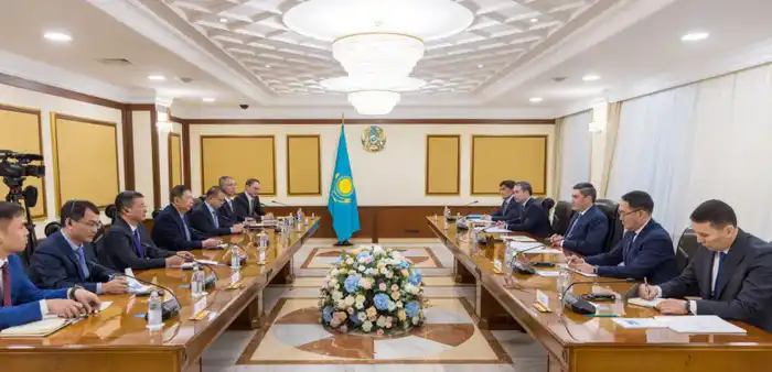 Олжас Бектенов обсудил с главой компании Zijin Mining Group Чэнь Цзиньхэ инвестиционное сотрудничество в горно-металлургическом комплексе (2)