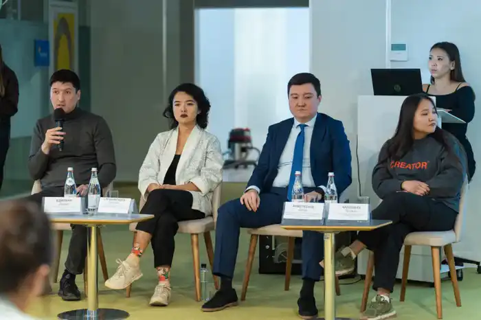 Smart City, ИИ и кибербезопасность: интеллектуальную сессию провели эксперты для столичных студентов (7)