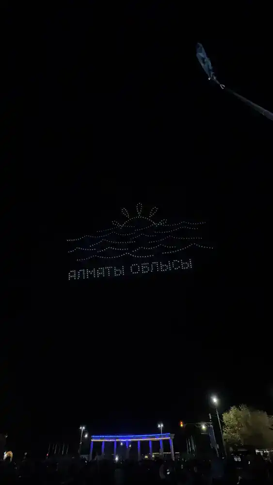 Небо Конаева запело гимн Казахстана (6)