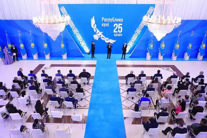 В День Республики актюбинцам вручили государственные награды (4)