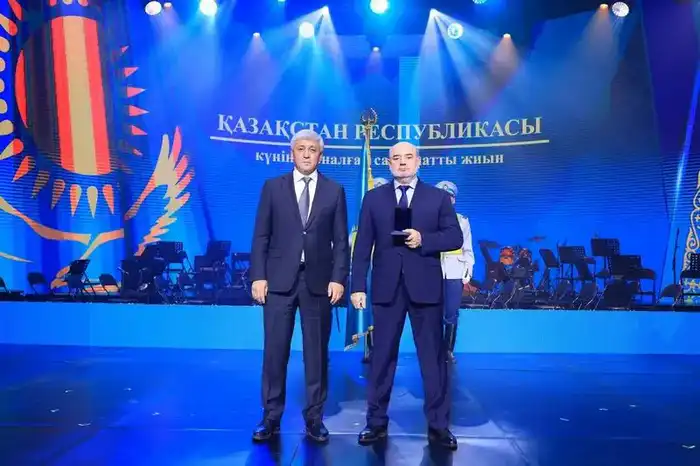 Карагандинцам вручили награды в преддверии Дня Республики (4)