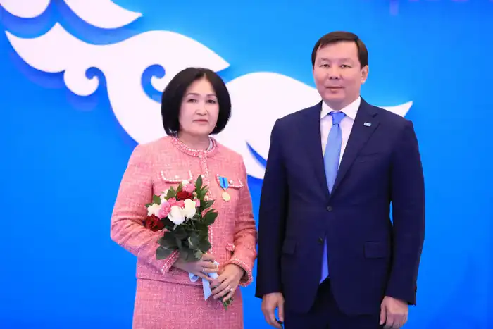 В День Республики актюбинцам вручили государственные награды (5)