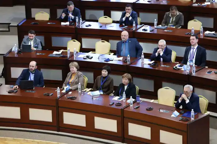 В Назарбаев Университете состоялась конференция, посвящённая десятилетию внедрения международных стандартов CRIRSCO в Казахстане. Организаторами выступили Ассоциация KAZRC, ПОНЭН и Школа горного дела и наук о Земле (NU SMG) (3)