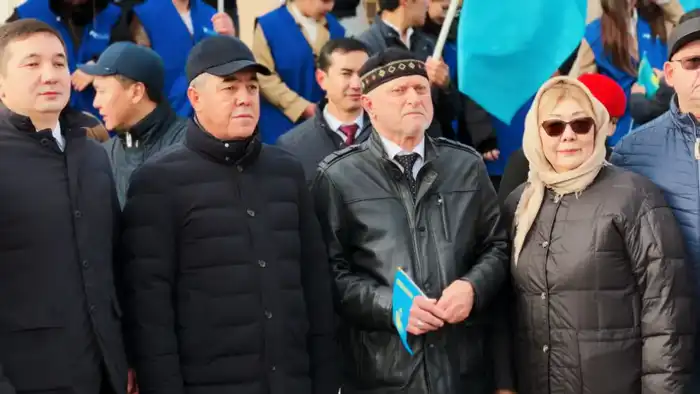 В Западно-Казахстанской области состоялась церемония поднятия Государственного флага (4)