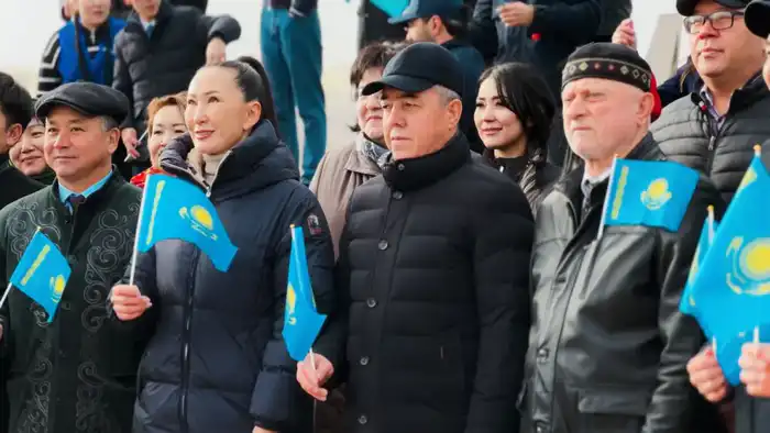 В Западно-Казахстанской области состоялась церемония поднятия Государственного флага (7)